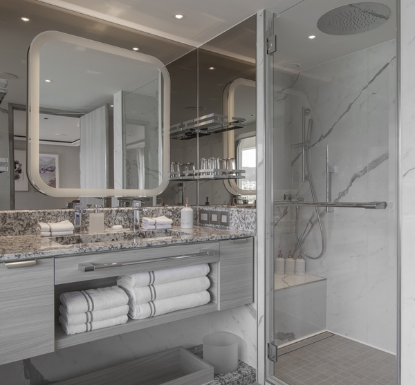 Silversea Silver Nova - Signature Suite 2, ©Silversea Cruises Ltd.jpg